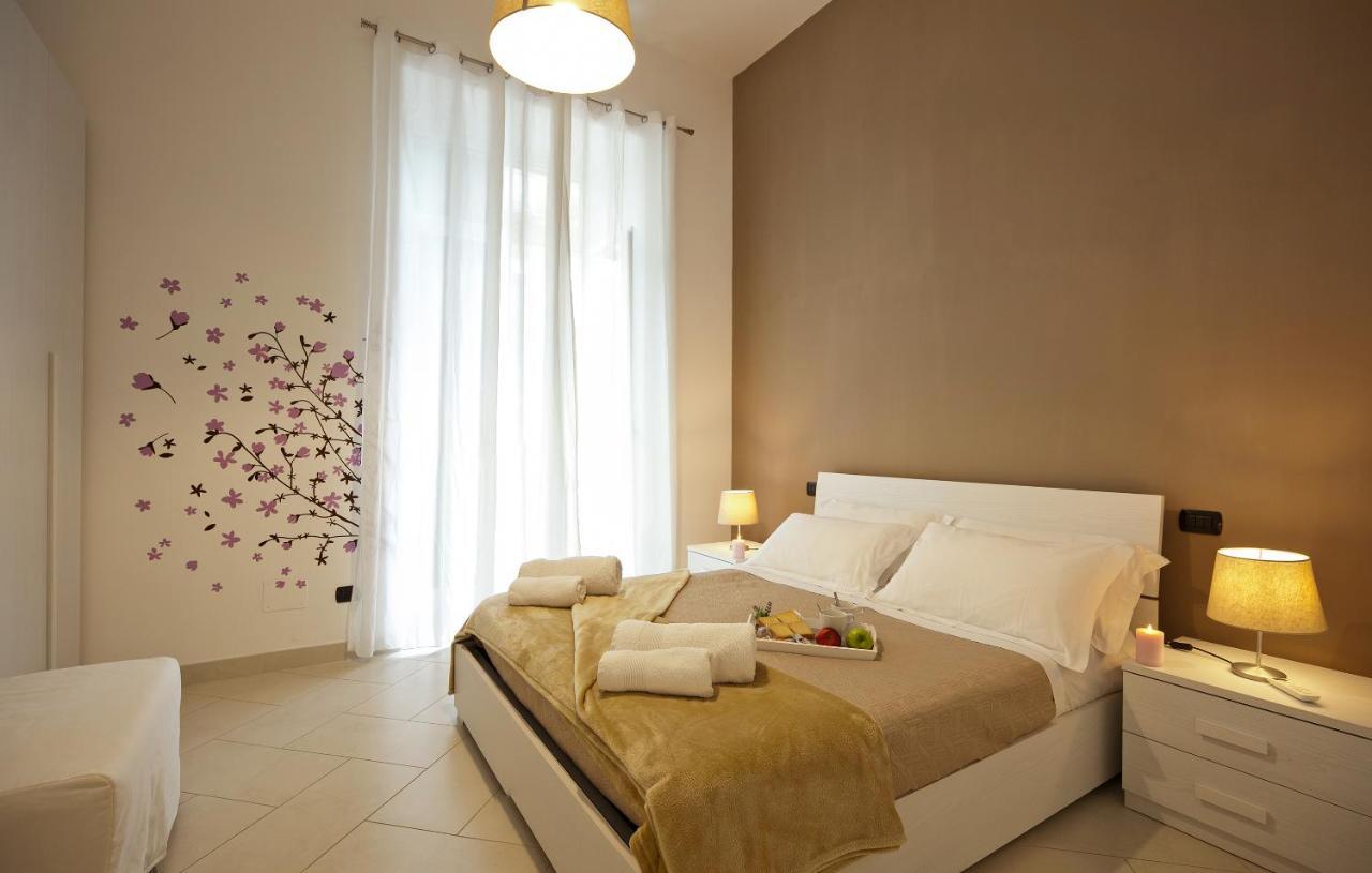 Le Corti Di Napoli Apartments מראה חיצוני תמונה