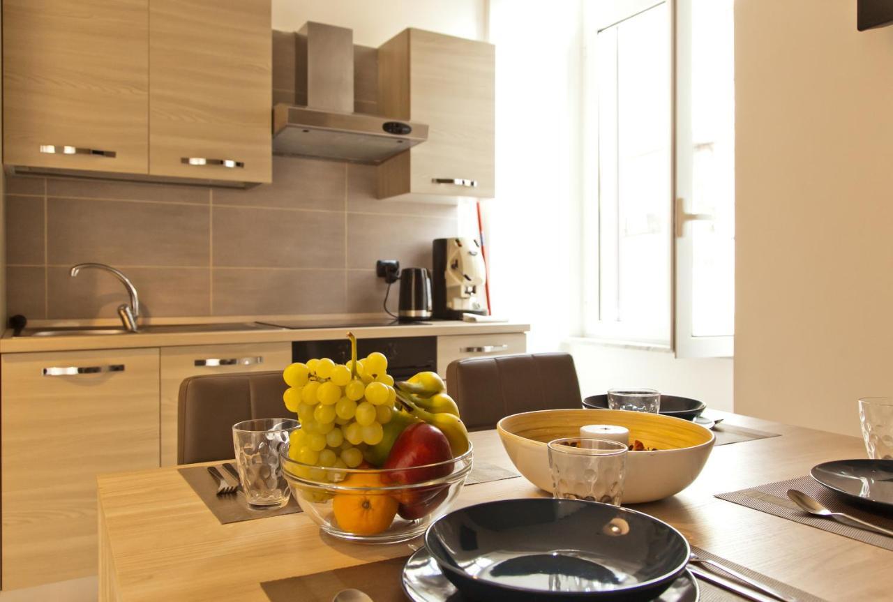 Le Corti Di Napoli Apartments מראה חיצוני תמונה