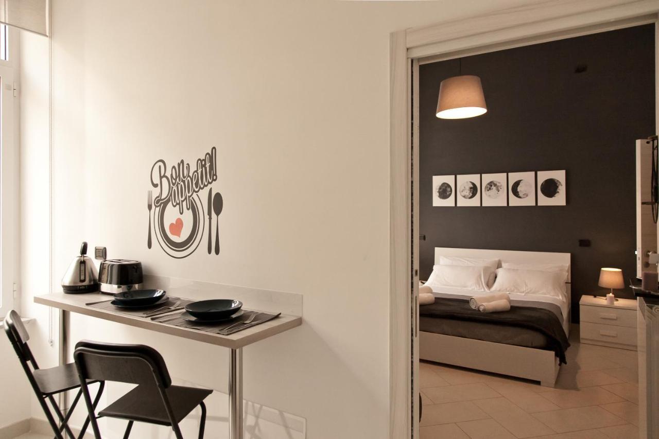Le Corti Di Napoli Apartments מראה חיצוני תמונה